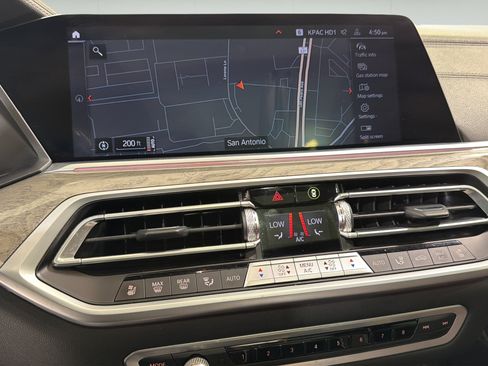 Used 2022 BMW X7 M50i w/ Dynamic Handling Package AWD/4WD image 17