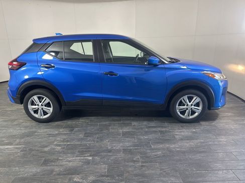 Used 2025 Nissan Kicks S image 4