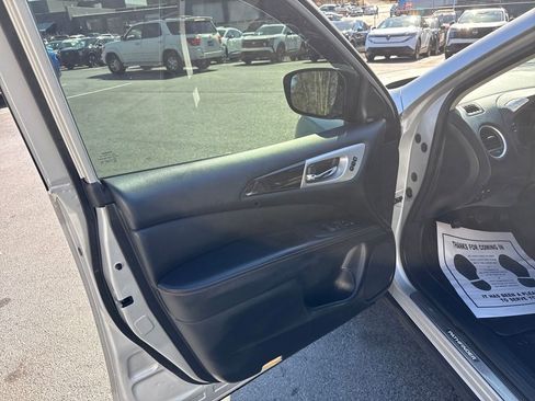 Used 2019 Nissan Pathfinder SL w/ Rock Creek Edition image 10