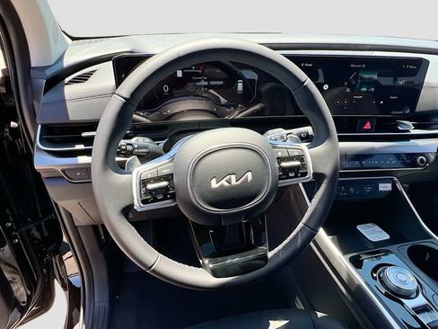 New 2026 Kia Carnival SX w/ SX Dark Edition Package FWD image 11