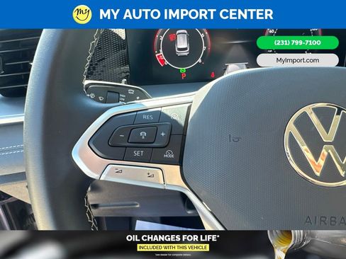 Used 2025 Volkswagen Tiguan SE AWD/4WD image 17