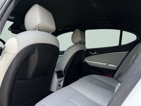 Used 2025 Genesis G70 2.5T RWD image 20