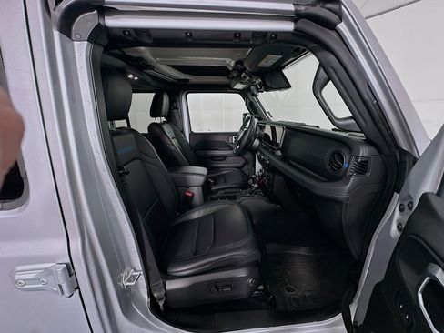 Used 2024 Jeep Wrangler Unlimited Rubicon 4xe image 32
