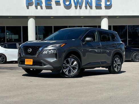 Used 2023 Nissan Rogue SV image 1