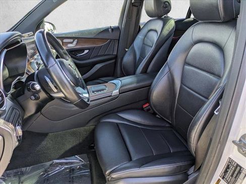 Used 2021 Mercedes-Benz GLC 300 4MATIC image 17