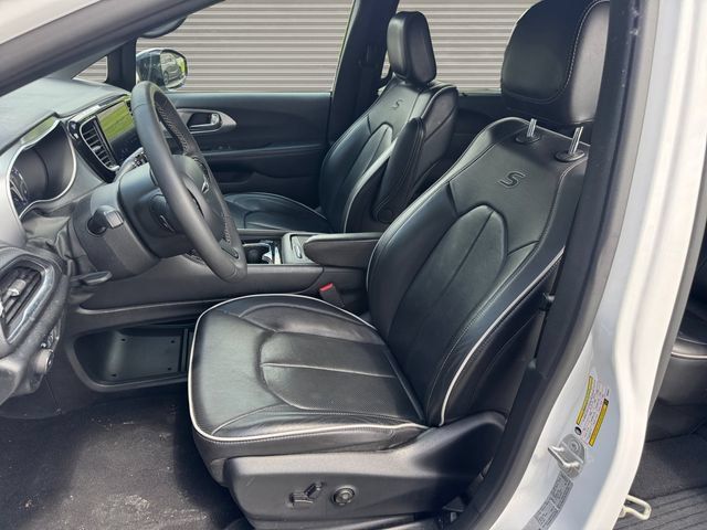 Used 2025 Chrysler Pacifica Limited FWD image 10