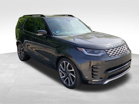 Certified 2024 Land Rover Discovery Metropolitan Edition image 3