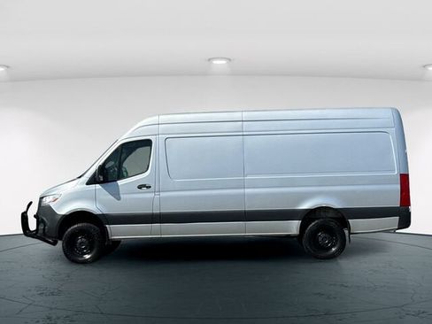 Used 2023 Mercedes-Benz Sprinter 2500 image 4