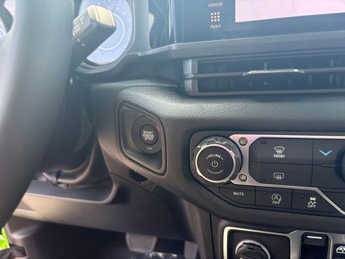 New 2025 Jeep Gladiator Sport image 19