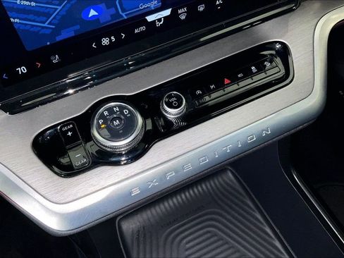 Used 2025 Ford Expedition Platinum image 33