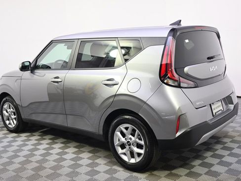 Used 2025 Kia Soul LX w/ LX Technology Package image 3