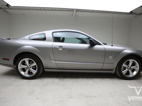 Used 2009 Ford Mustang GT RWD image 29