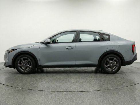 Used 2025 Kia K4 LXS image 5