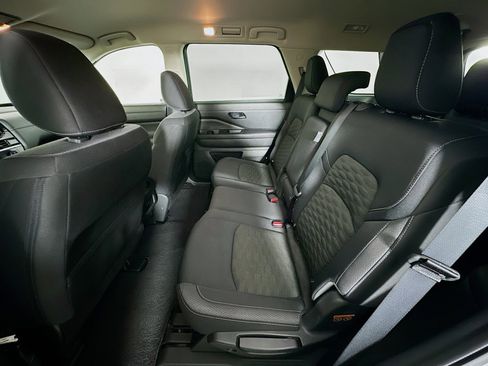 Used 2024 Nissan Pathfinder SV image 27