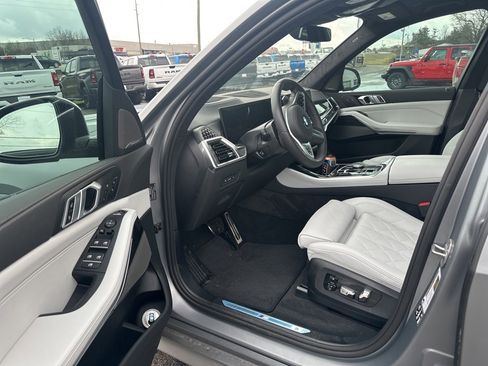 Used 2026 BMW X5 xDrive40i w/ M Sport Package image 5