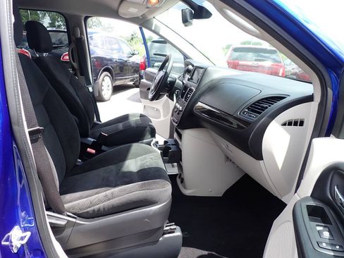 Used 2019 Dodge Grand Caravan SE w/ UConnect Hands-Free Group FWD image 13