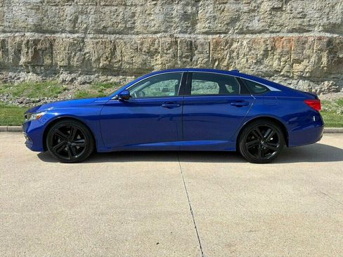 Used 2018 Honda Accord Sport image 3