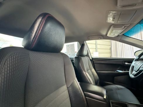Used 2017 Toyota Camry SE FWD image 17