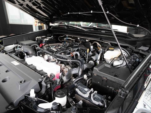 Certified 2025 Toyota Tacoma SR5 image 33