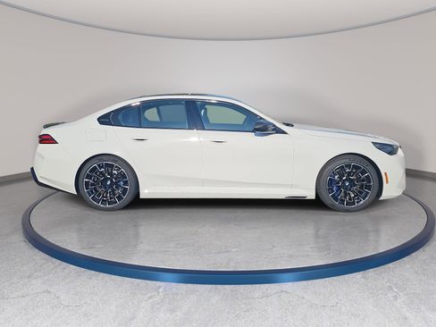 New 2026 BMW M5 w/ Carbon Package AWD/4WD image 4