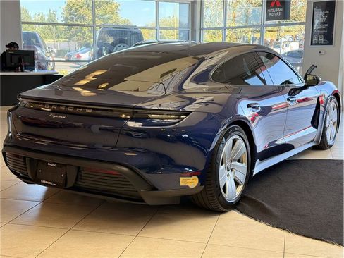 Used 2022 Porsche Taycan image 6