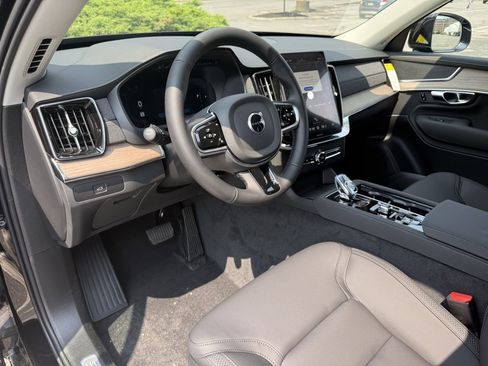 New 2025 Volvo XC90 B6 Plus image 22