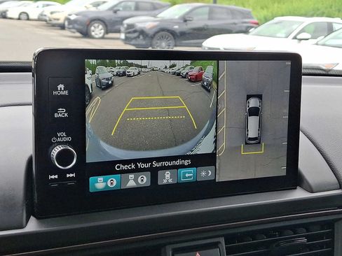 Used 2025 Honda Pilot TrailSport image 18