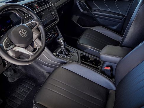 Used 2022 Volkswagen Tiguan SE image 11