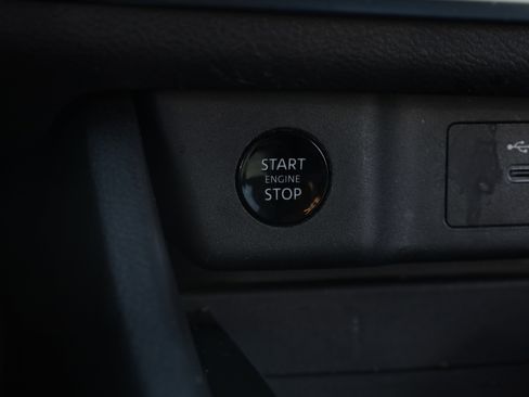 Used 2024 Nissan Rogue SV image 17