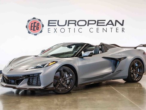 Used 2025 Chevrolet Corvette Z06 RWD image 5