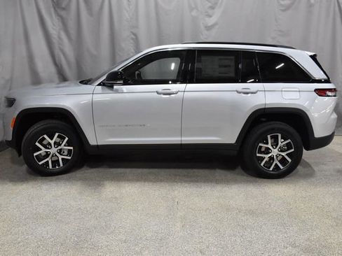 New 2025 Jeep Grand Cherokee Limited image 6
