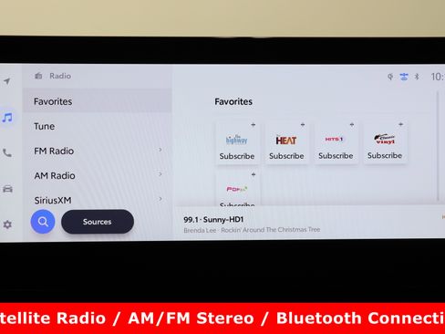 Used 2025 Toyota Sienna XLE Woodland Edition image 19