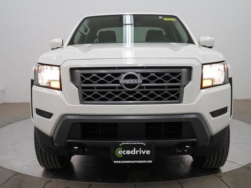 Used 2024 Nissan Frontier SV AWD/4WD image 2
