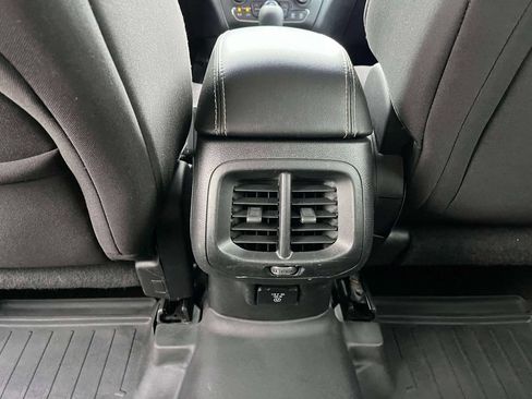 Used 2017 Jeep Cherokee Latitude w/ Comfort/Convenience Group AWD/4WD image 14