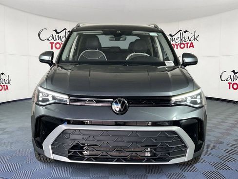 Used 2025 Volkswagen Taos SE FWD image 3
