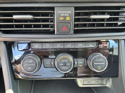 Used 2024 Volkswagen Jetta SE FWD image 20
