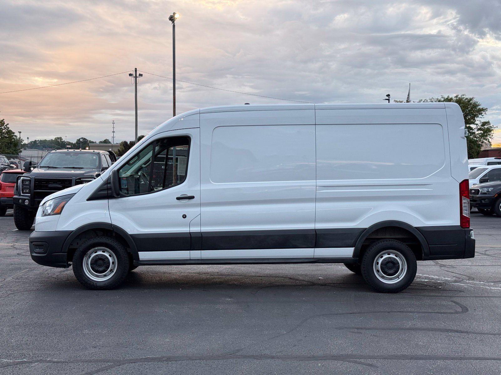 Used 2025 Ford Transit 250 148 Medium Roof RWD image 7