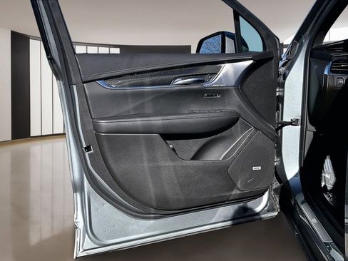 Certified 2023 Cadillac XT6 Sport w/ Technology Package image 18