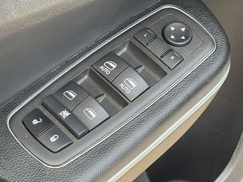 Used 2022 Chrysler 300 Touring L RWD image 19