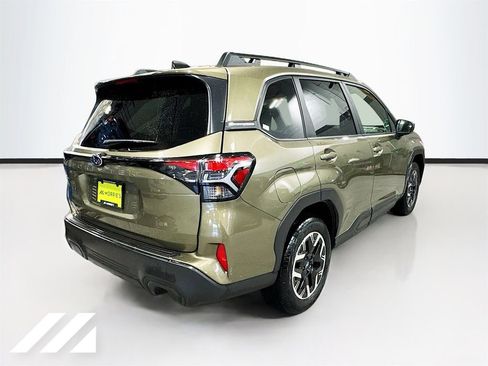 Used 2025 Subaru Forester Premium AWD/4WD image 5