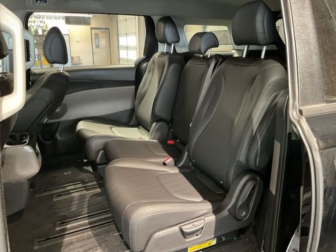 New 2026 Kia Carnival LXS FWD image 18