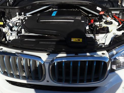 Used 2017 BMW X5 xDrive40e image 65