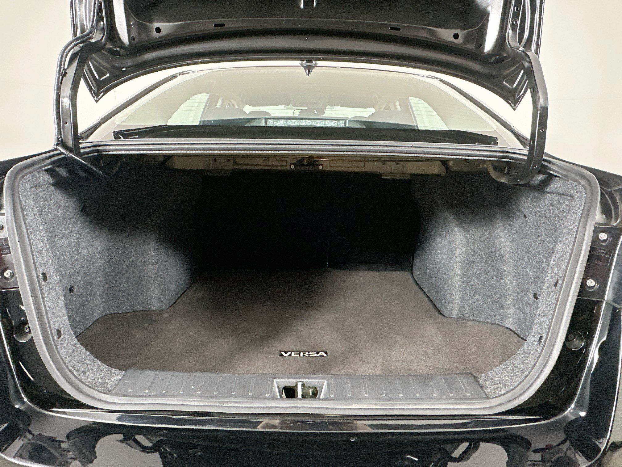 Used 2025 Nissan Versa SV FWD image 27