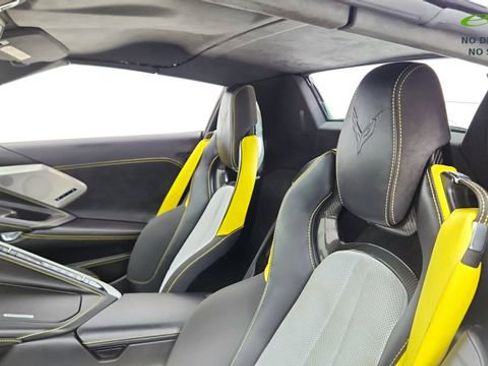 Used 2022 Chevrolet Corvette Stingray Premium Conv w/ Z51 Performance Package RWD image 29