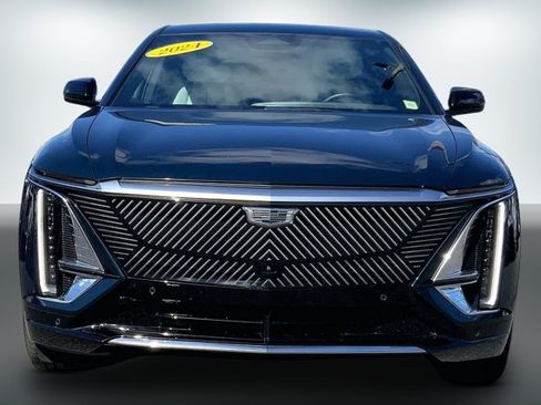 Used 2024 Cadillac Lyriq Luxury AWD/4WD image 2