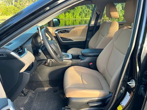 Certified 2025 Toyota RAV4 LE AWD/4WD image 15