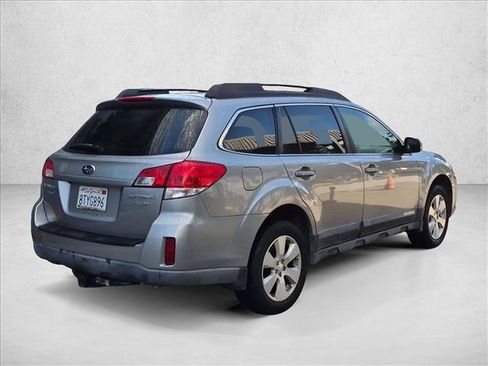 Used 2010 Subaru Outback 3.6R Limited AWD/4WD image 5