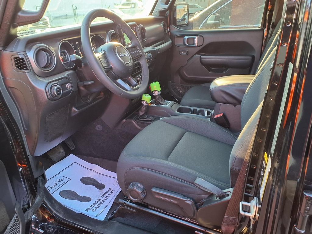 Used 2023 Jeep Gladiator Sport AWD/4WD image 14