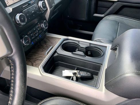 Used 2019 Ford F250 Lariat w/ Lariat Ultimate Package AWD/4WD image 15