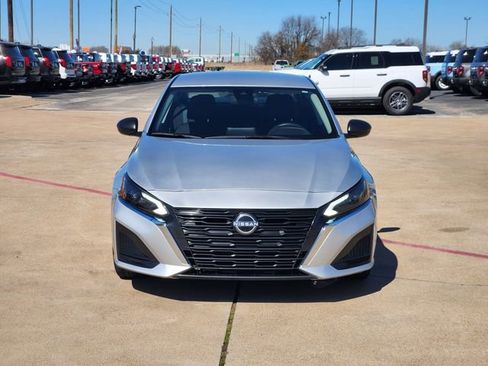 Used 2024 Nissan Altima 2.5 SV image 2